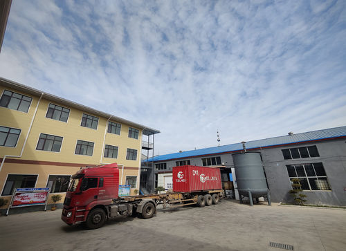 أحدث أخبار الشركة عن Flexitank عبارة عن كيس / كيس مرن محكم الإغلاق وقابل للطي ومرن محشو في حاوية 20 بوصة DV ، ويعتمد على جدران وأرضيات حاوية الشاحنة الجافة مقاس 20 قدمًا ، لاحتواء حقيبة البضائع السائلة السائبة.