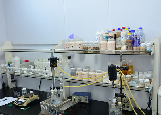 شمع البارافين مكرر بالكامل عامل عزل مائي مستحلب أبيض غير مهيج باستخدام مستحلب الشمع