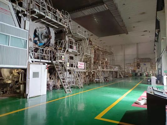 سعر جيد سائل شفاف عديم اللون عامل قوة جاف لمدة 6 أشهر استقرار التخزين لزوجة 6000-10000cps عملية صناعة الورق إضافات قوة جافة الانترنت